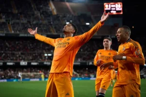 Pírrica victoria exprés del Madrid al 95’ en un partido de máxima tensión