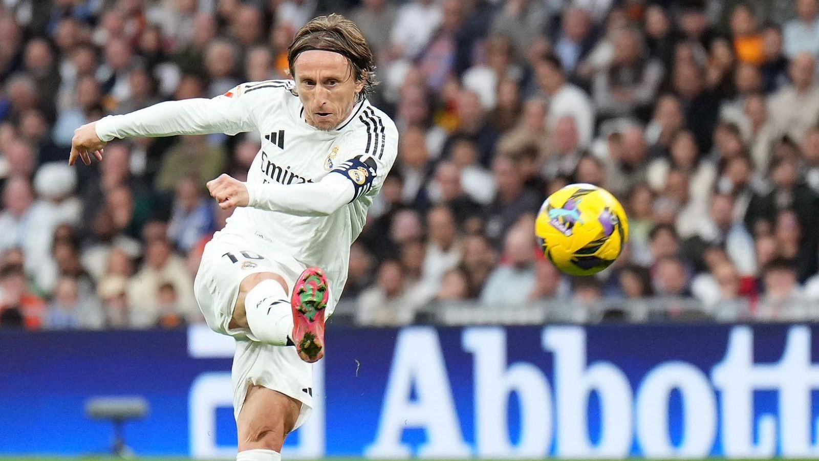 Modric tira a porteria para marcar el primer-gol del Madrid ante el Girona_RTVE